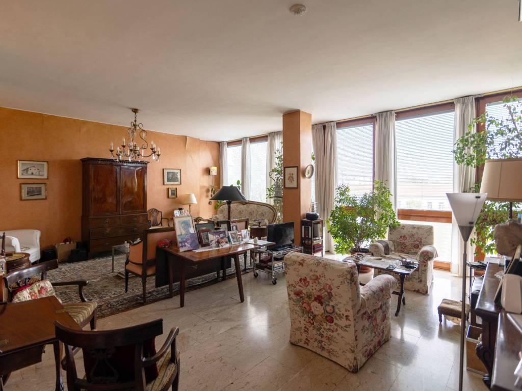 appartamento in vendita a Milano in zona Il Portello