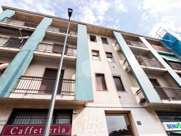 appartamento in vendita a Milano in zona Baggio