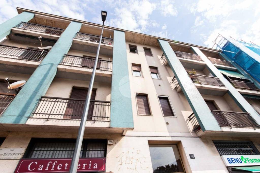 appartamento in vendita a Milano in zona Baggio