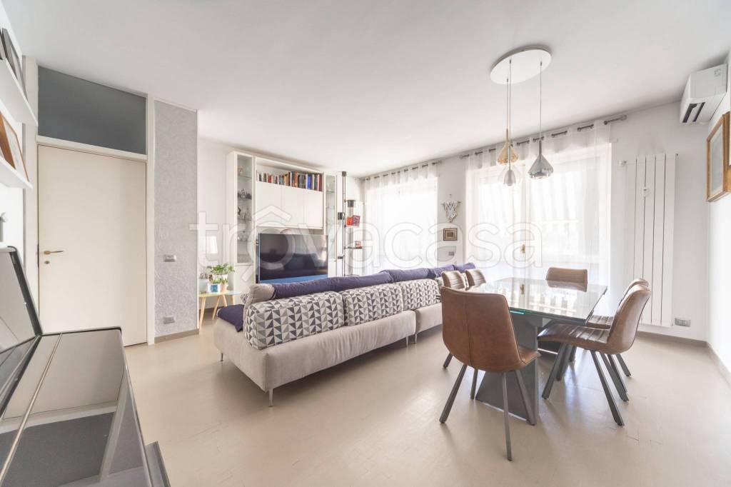 appartamento in vendita a Milano in zona Vigentino