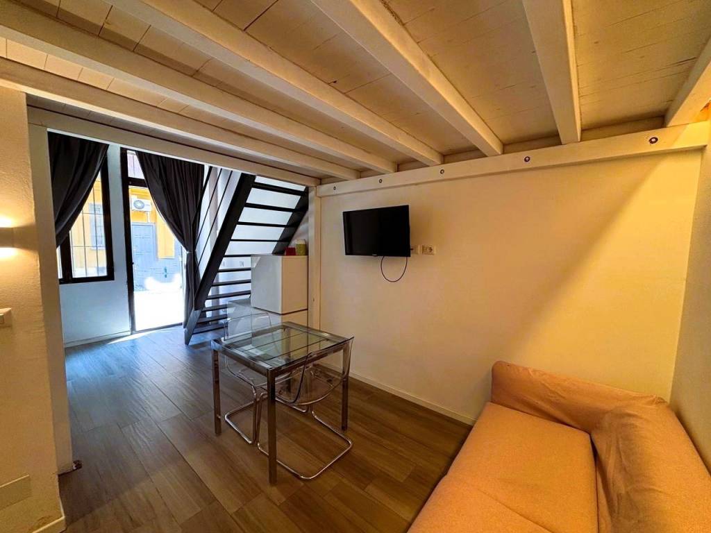 appartamento in vendita a Milano in zona Vigentino
