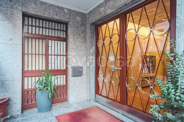 appartamento in vendita a Milano in zona Sant'Ambrogio