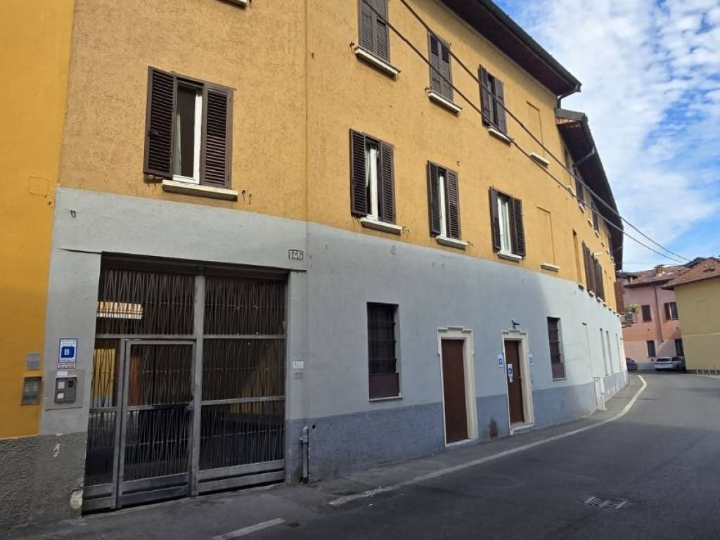 appartamento in vendita a Milano in zona Baggio
