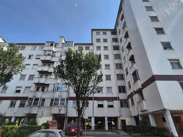 appartamento in vendita a Milano in zona Baggio