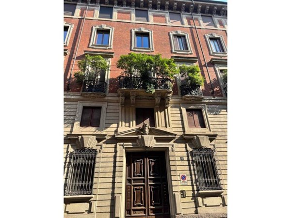 appartamento in vendita a Milano in zona Guastalla