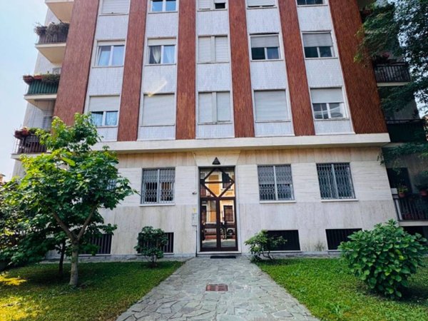 appartamento in vendita a Milano in zona Baggio