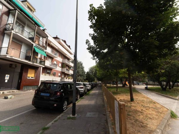 appartamento in vendita a Milano in zona Adriano