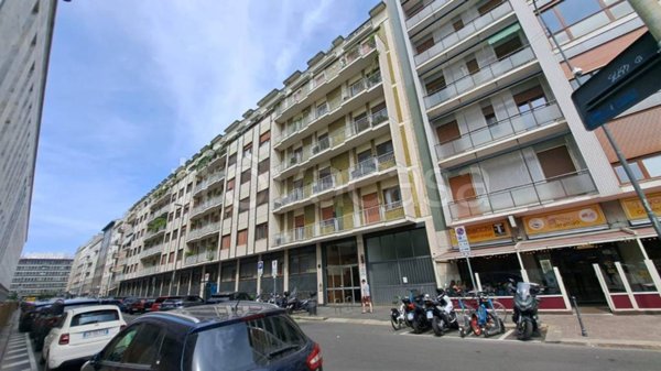 appartamento in vendita a Milano in zona Guastalla