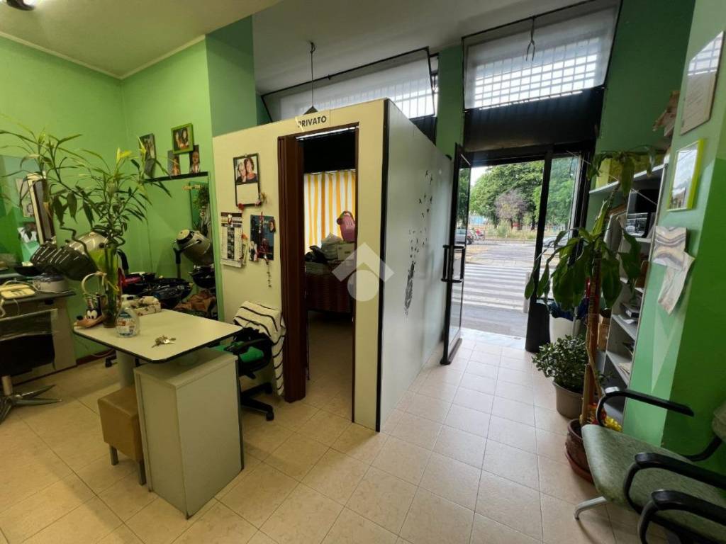 negozio in vendita a Milano in zona Bovisa