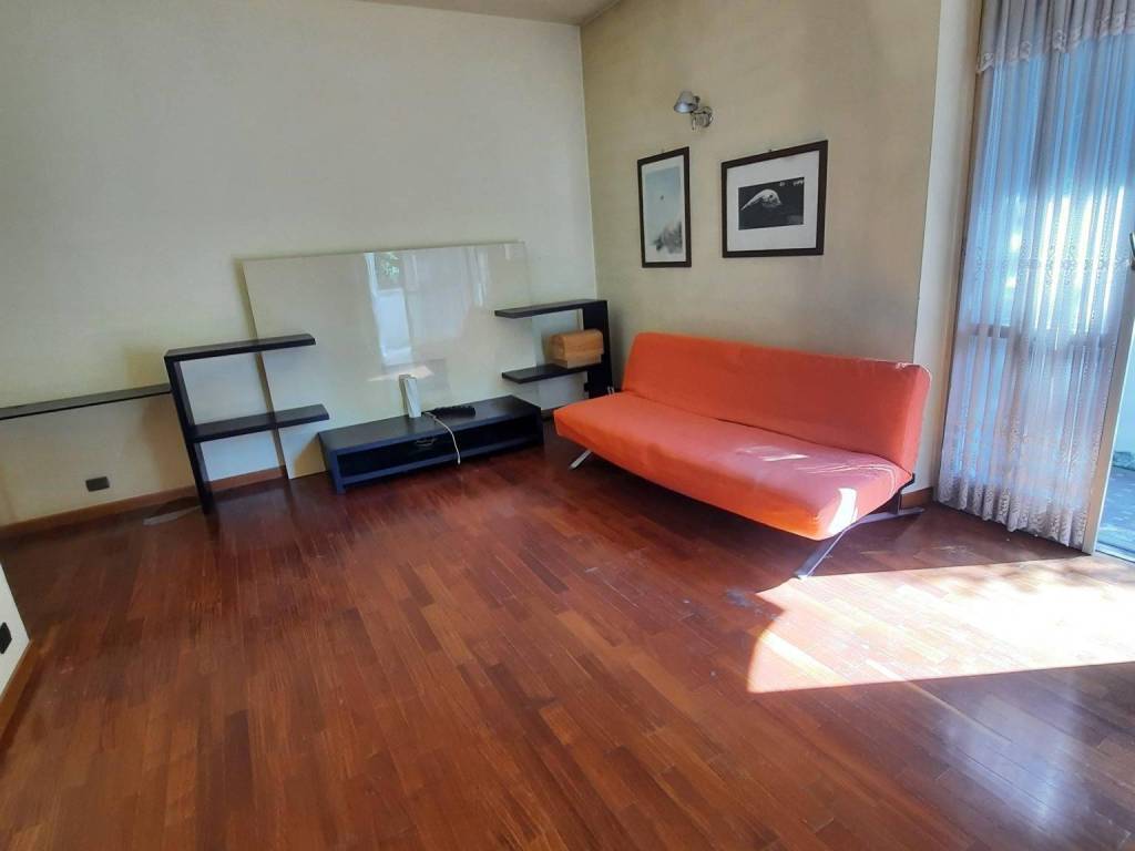 appartamento in vendita a Milano in zona Famagosta