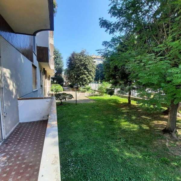 appartamento in vendita a Milano in zona Famagosta