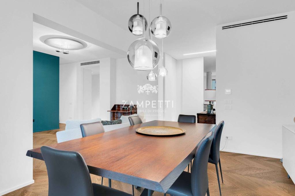 appartamento in vendita a Milano in zona Porta Nuova
