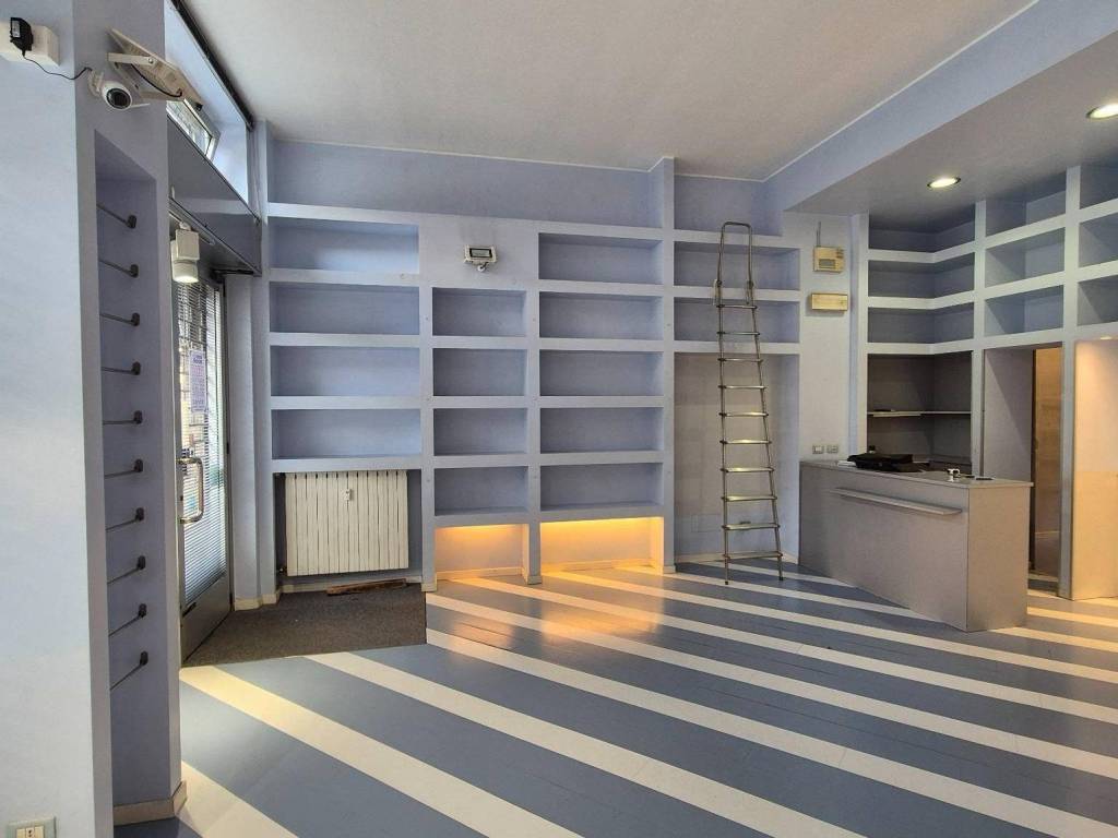 negozio in vendita a Milano in zona Solari