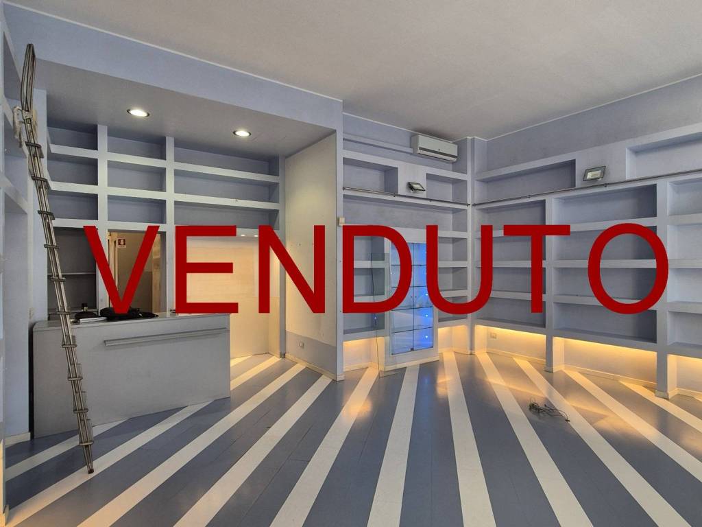 negozio in vendita a Milano in zona Solari