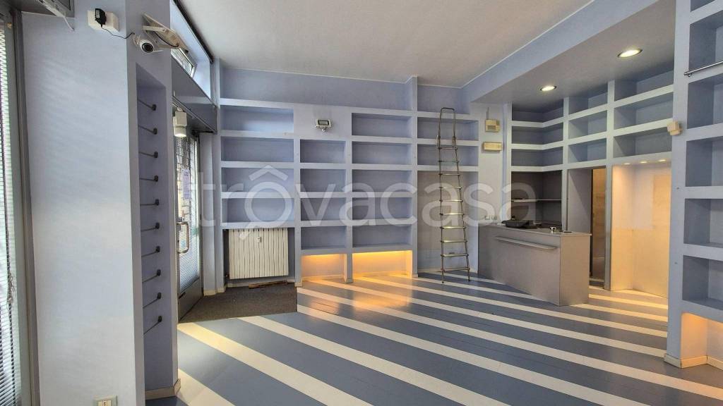 negozio in vendita a Milano in zona Solari