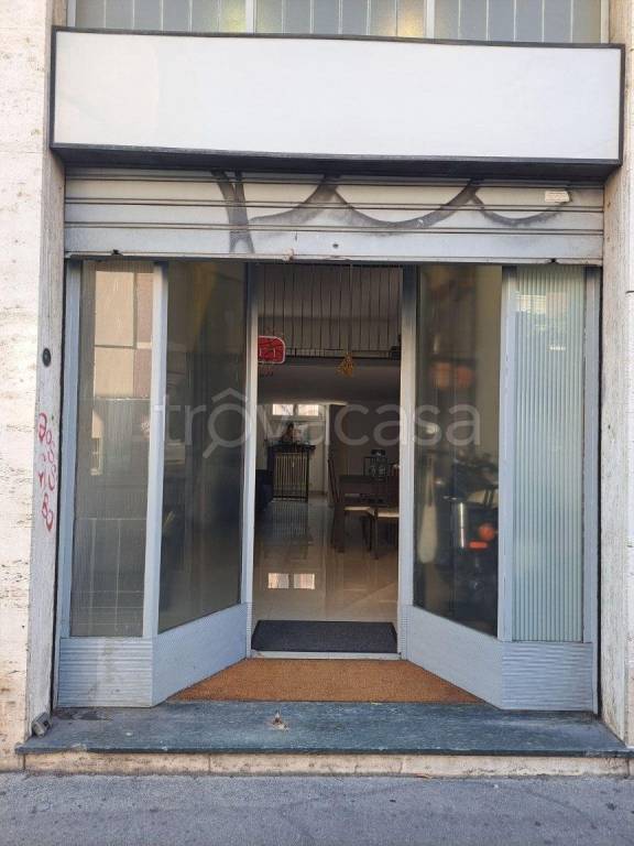 appartamento in vendita a Milano in zona Cascina dei Pomi