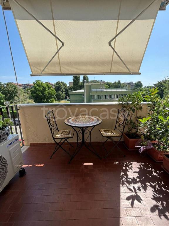 appartamento in vendita a Milano in zona Vigentino