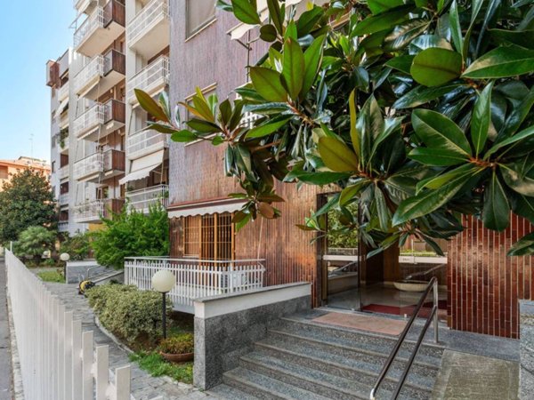 appartamento in vendita a Milano in zona Vigentino