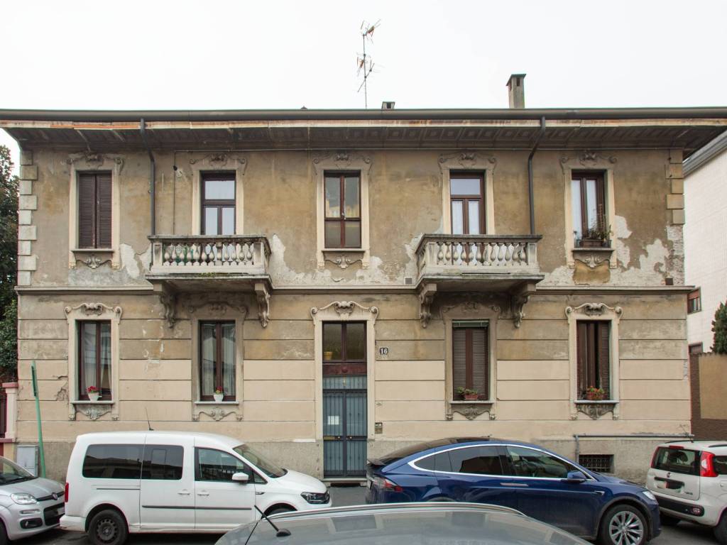 locale commerciale in vendita a Milano in zona Precotto