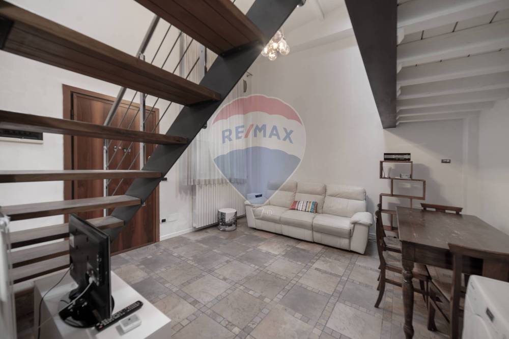 appartamento in vendita a Milano in zona Guastalla