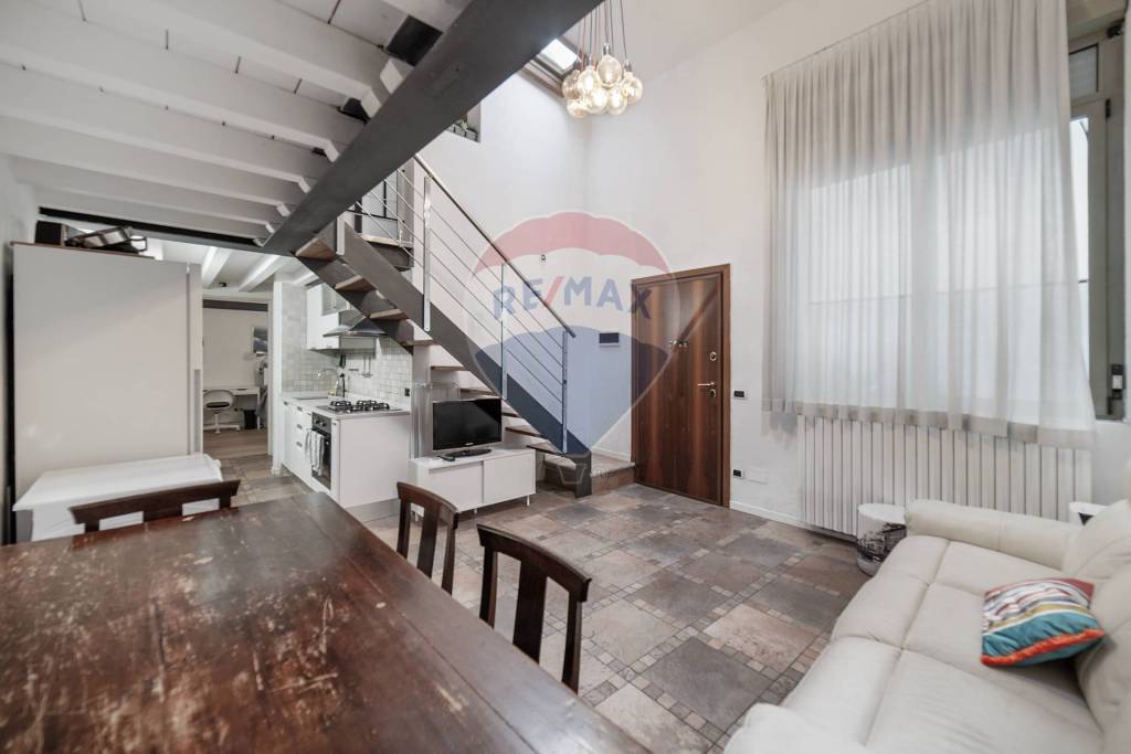 appartamento in vendita a Milano in zona Guastalla