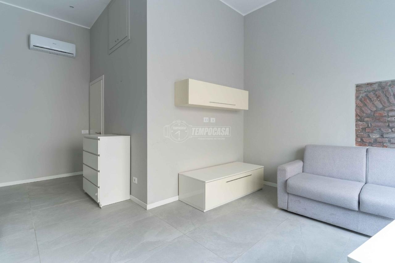 appartamento in vendita a Milano in zona Morivione