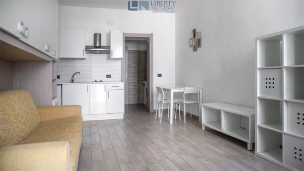 appartamento in vendita a Milano in zona Lorenteggio
