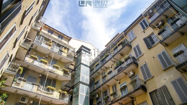 appartamento in vendita a Milano in zona Lorenteggio