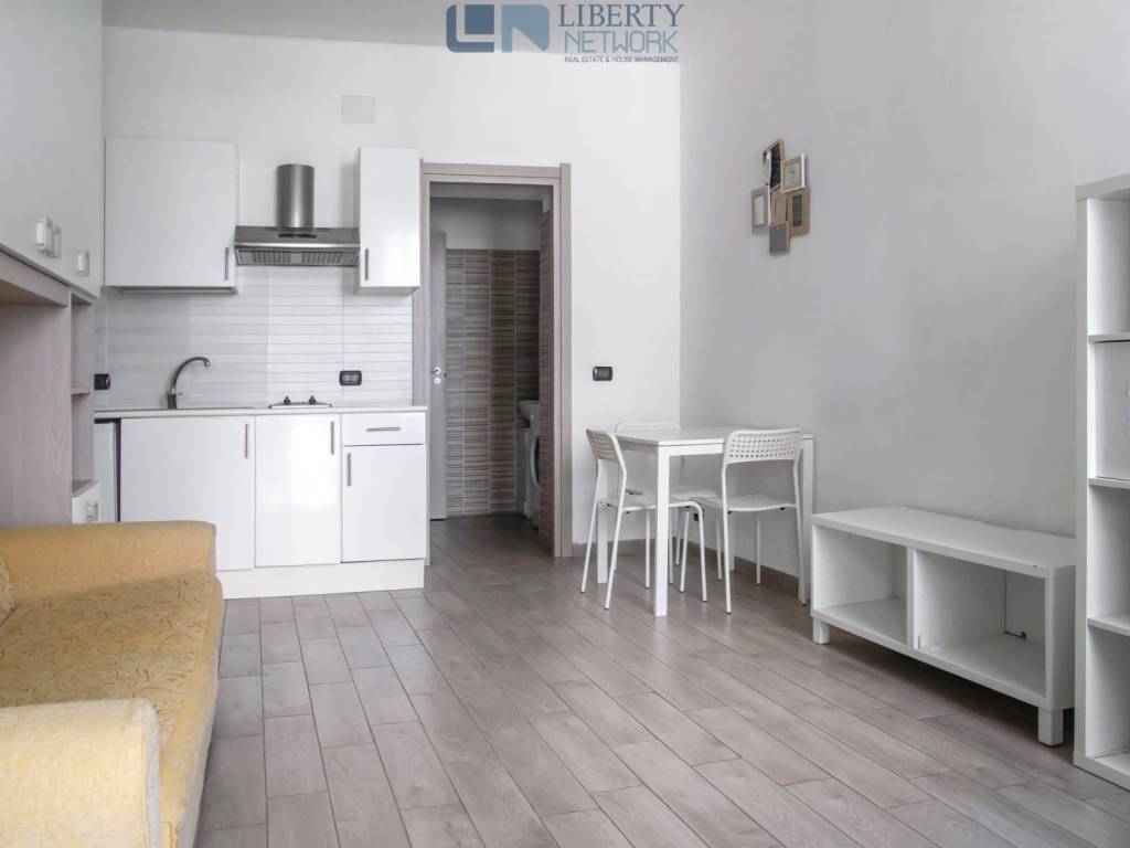 appartamento in vendita a Milano in zona Lorenteggio
