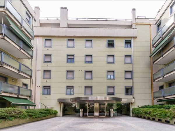 appartamento in vendita a Milano in zona Montalbino