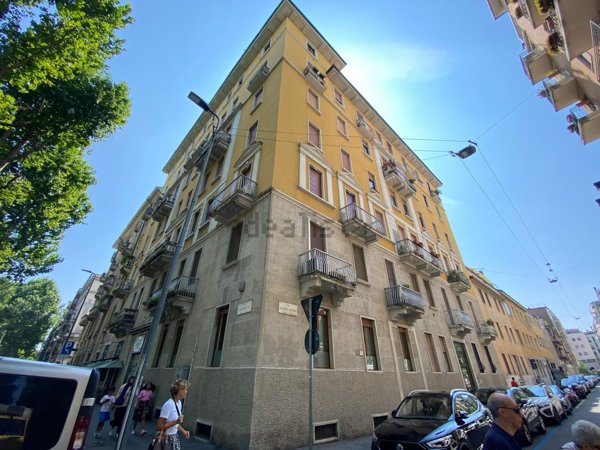 appartamento in vendita a Milano in zona Lorenteggio