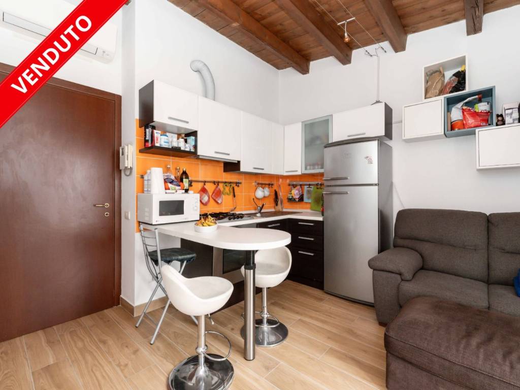 appartamento in vendita a Milano in zona Vigentino