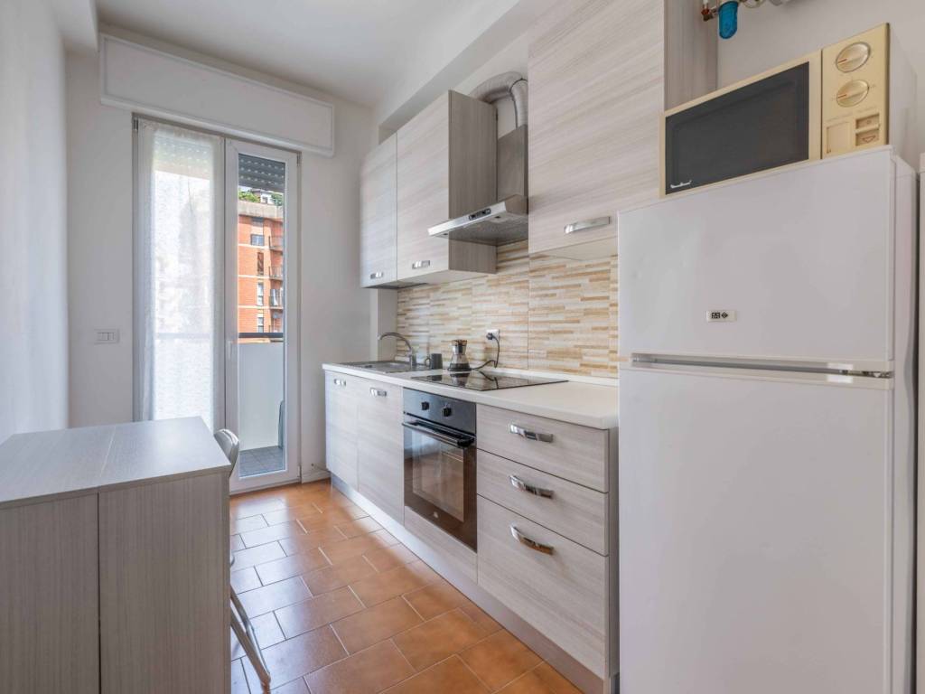 appartamento in vendita a Milano in zona Lorenteggio