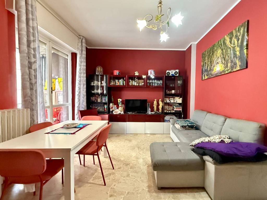 appartamento in vendita a Milano in zona Baggio
