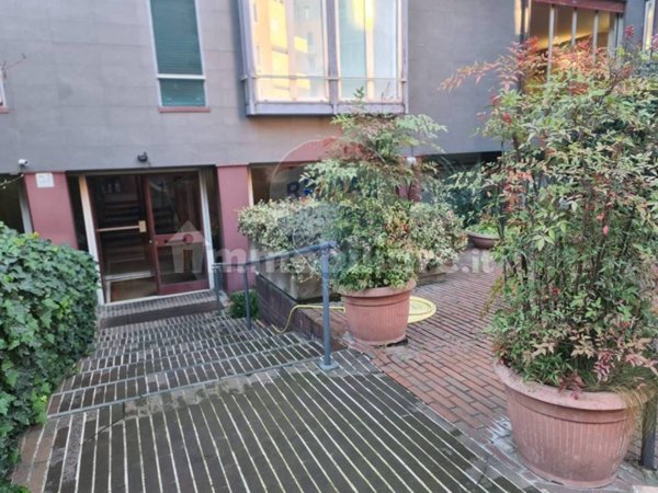 locale commerciale in vendita a Milano in zona Città Studi