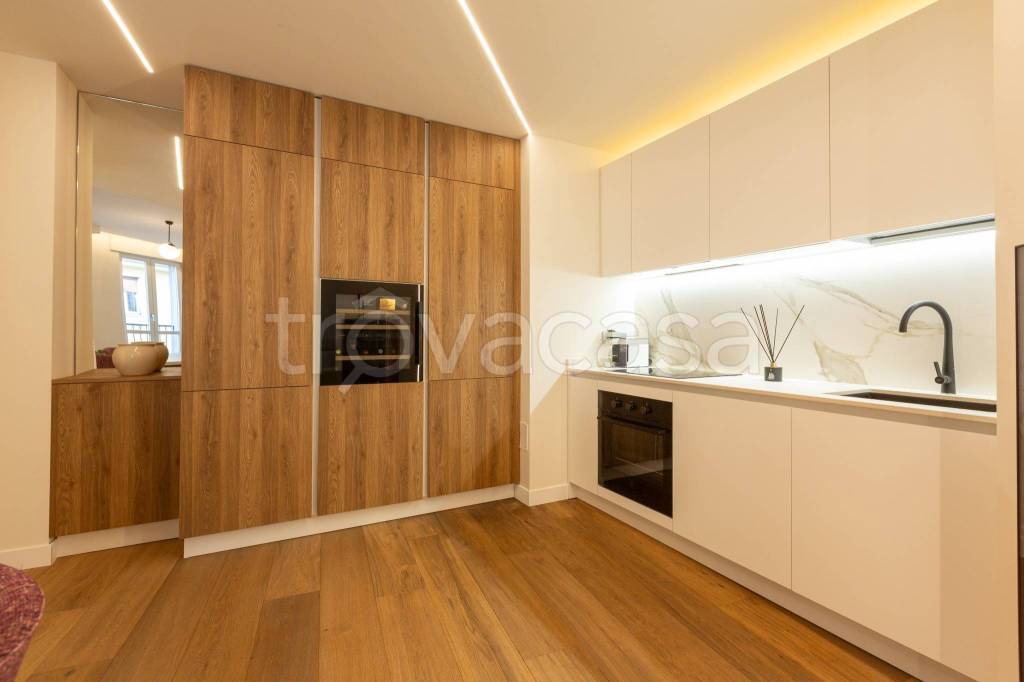 appartamento in vendita a Milano in zona Sempione