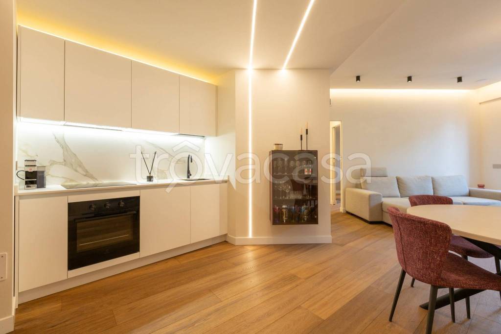 appartamento in vendita a Milano in zona Sempione