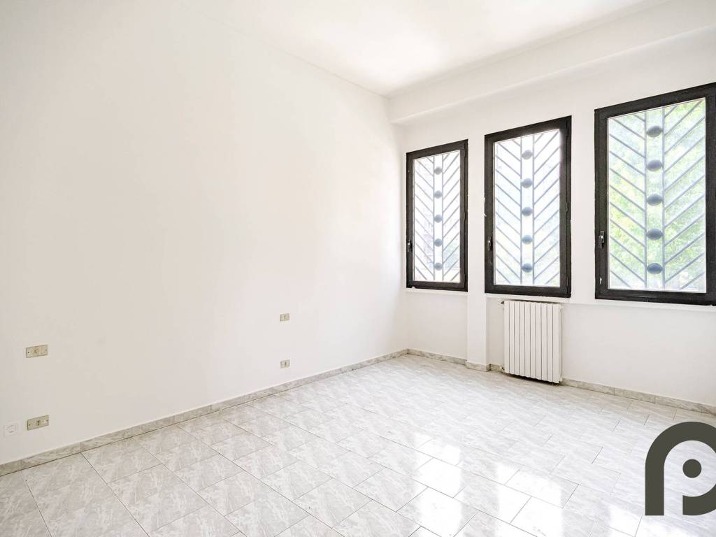 ufficio in vendita a Milano in zona Barona