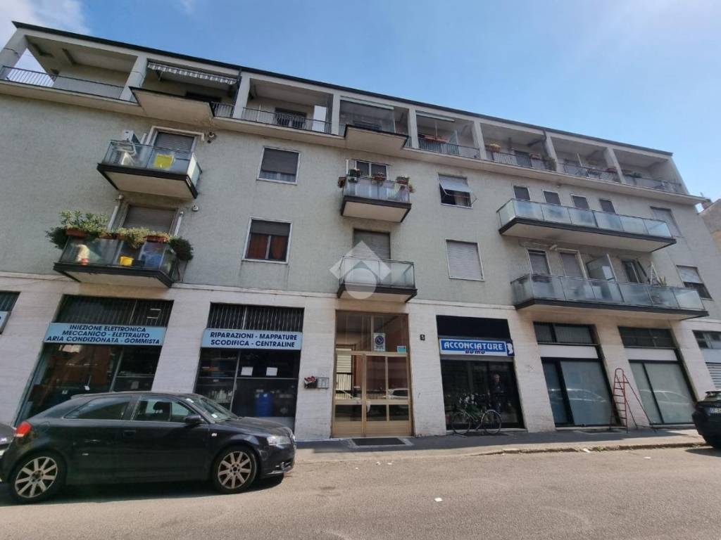 appartamento in vendita a Milano in zona Trenno