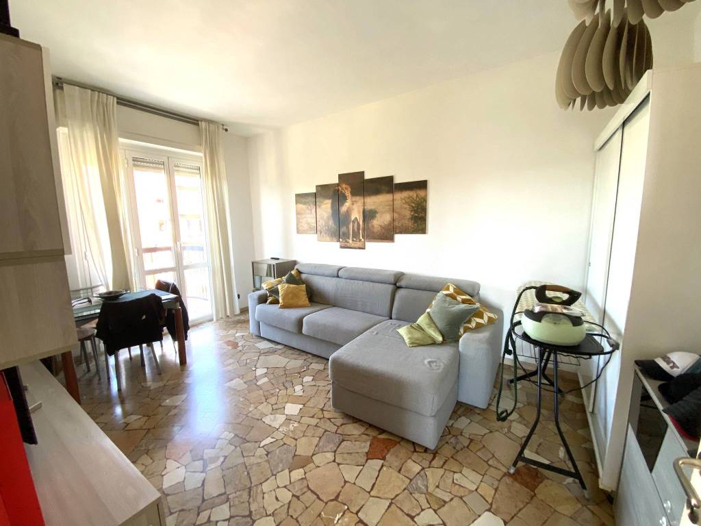appartamento in vendita a Milano in zona Famagosta