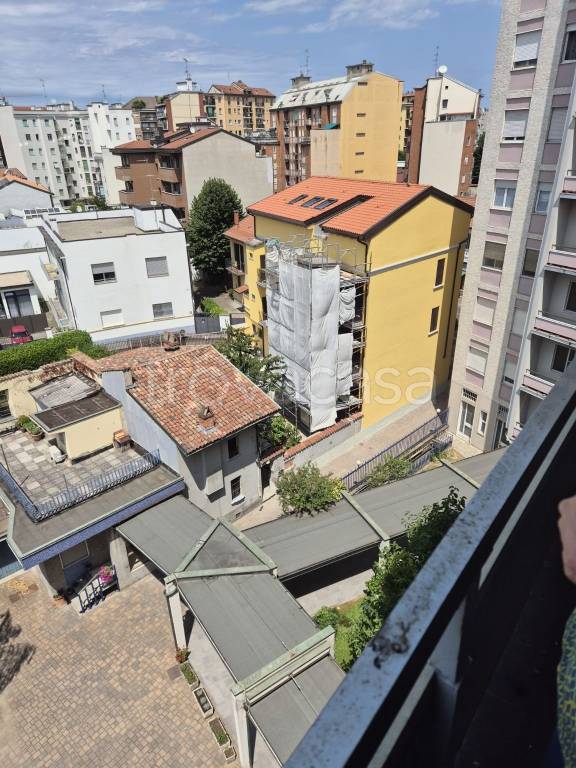 appartamento in vendita a Milano in zona Barona