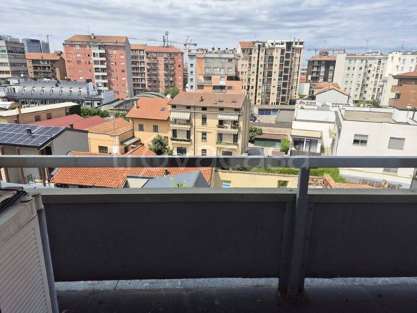 appartamento in vendita a Milano in zona Barona