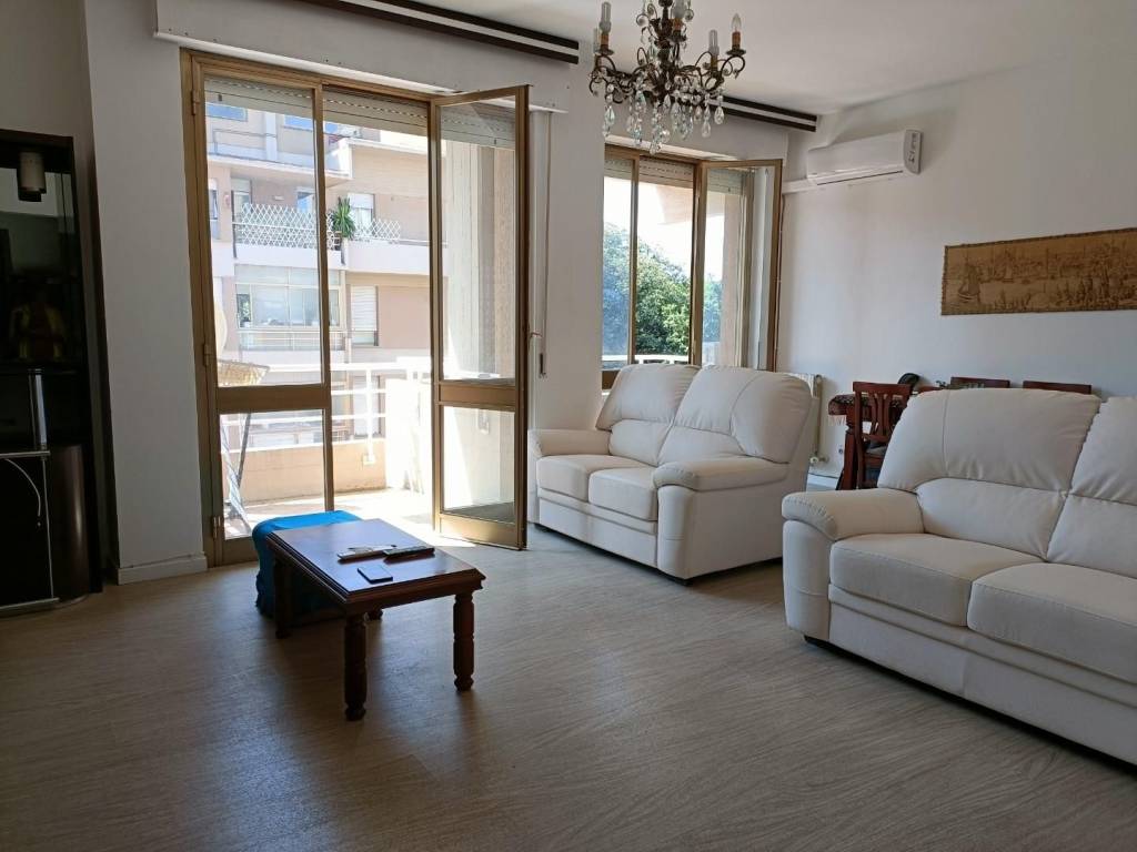 appartamento in vendita a Milano in zona Famagosta