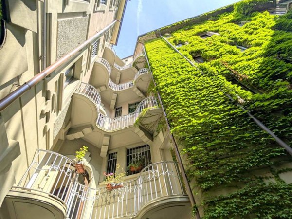 appartamento in vendita a Milano in zona Sant'Ambrogio
