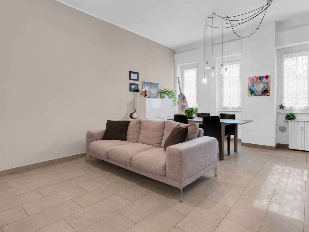 appartamento in vendita a Milano in zona Famagosta