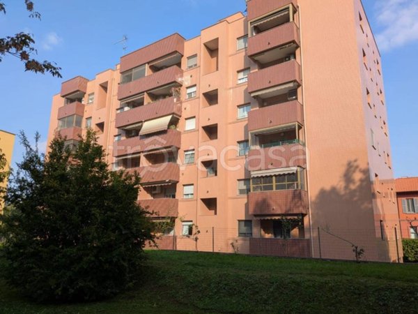 appartamento in vendita a Milano in zona Trenno