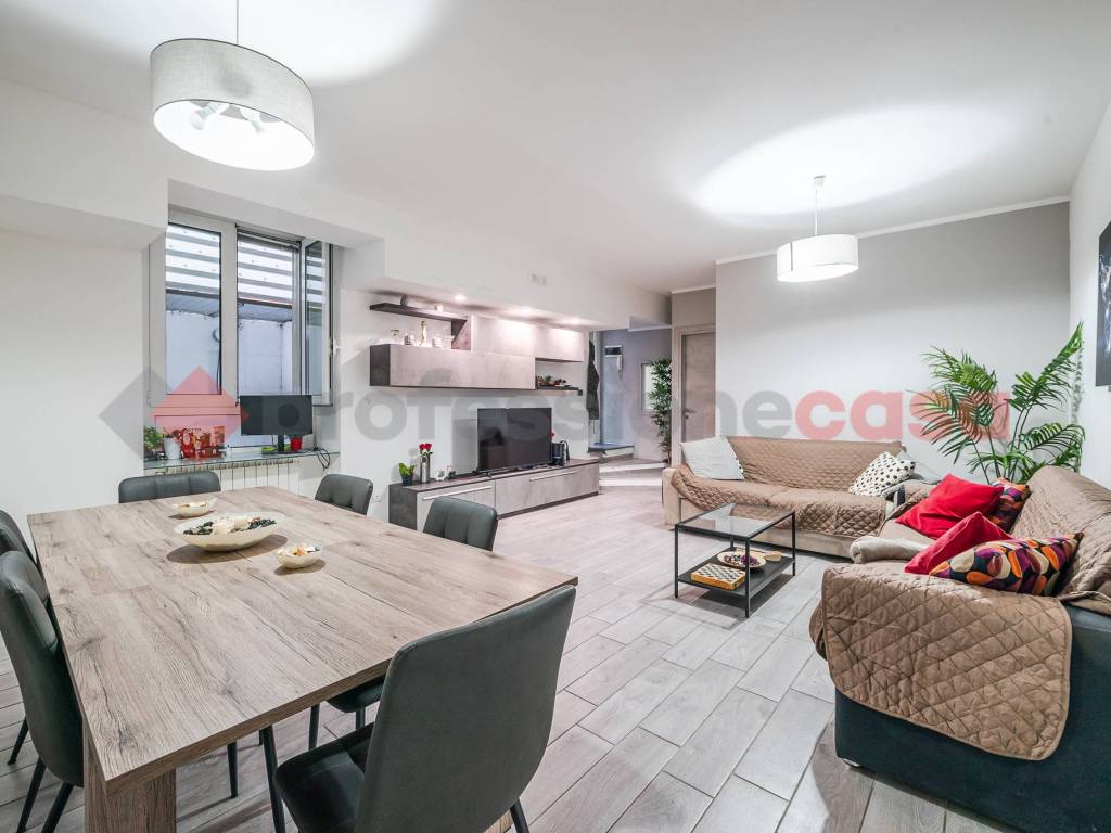 appartamento in vendita a Milano in zona Bocconi