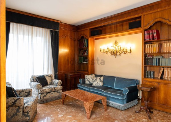 appartamento in vendita a Milano in zona Città Studi