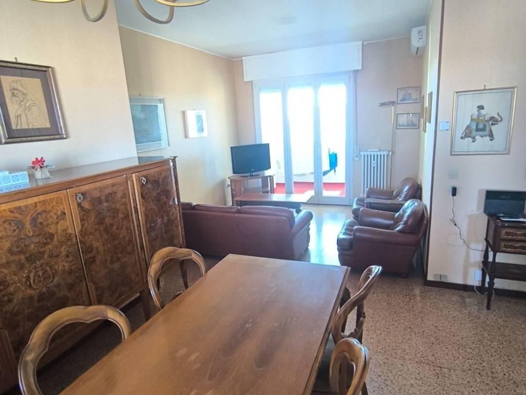 appartamento in vendita a Milano in zona Baggio
