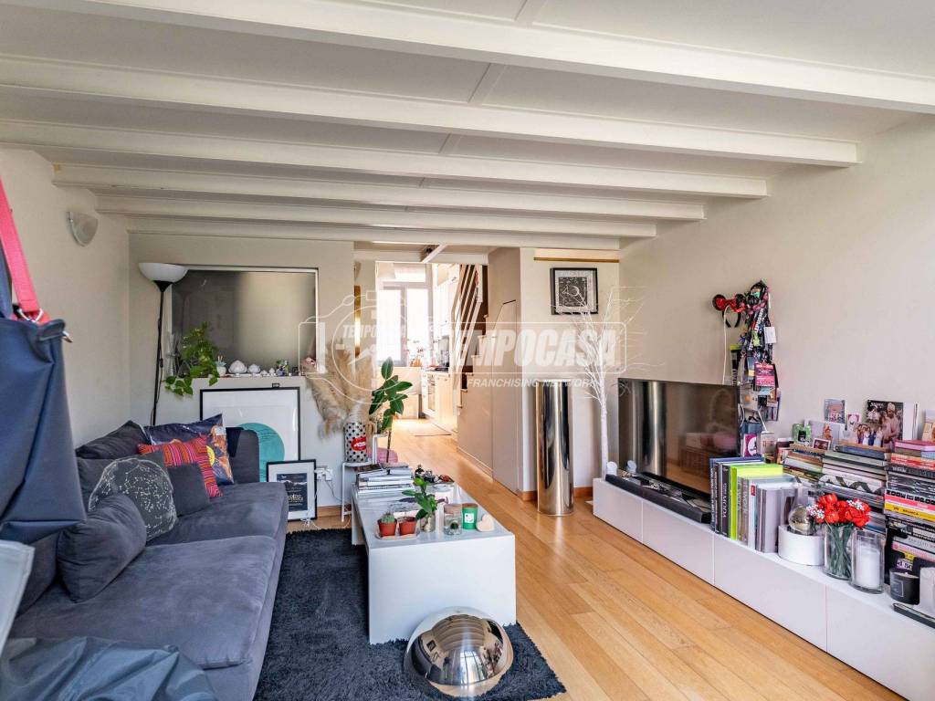 appartamento in vendita a Milano in zona Bocconi